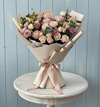 Букет цветов из:  Розы и Лизиантусы в Славянске-на-Кубани