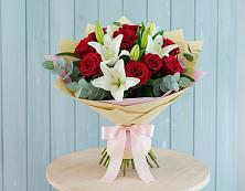 Букет цветов из:  Лилии и Розы в Славянске-на-Кубани