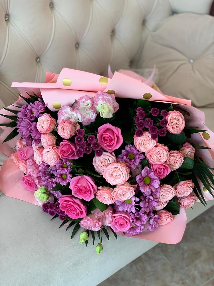 Букет цветов из: Хризантемы, Розы и Лизиантусы в Славянске-на-Кубани