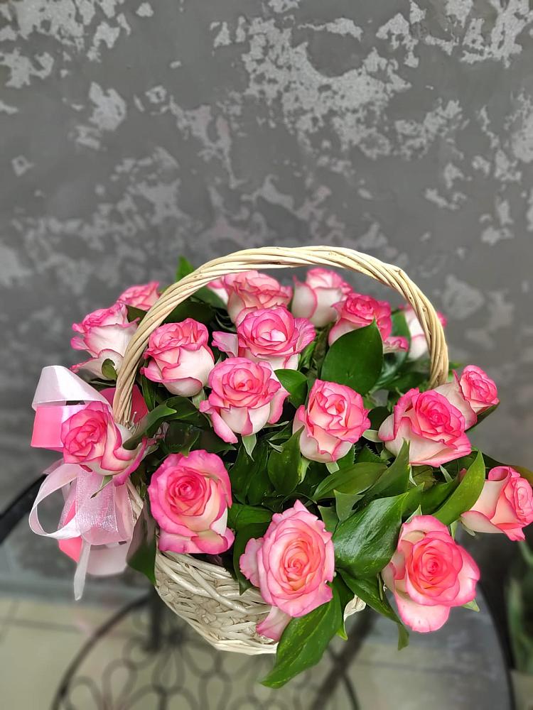 Цветочная композиция из Розы в корзине в Славянске-на-Кубани