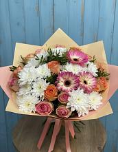 Букет цветов из:  Розы, Герберы и Хризантемы в Славянске-на-Кубани