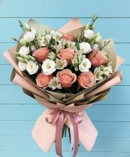 Букет цветов из:  Розы, Альстромерии и Лизиантусы в Славянске-на-Кубани