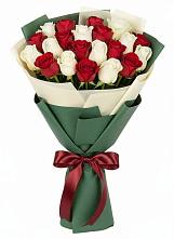 Букет Микс из красных и белых роз в Славянске-на-Кубани