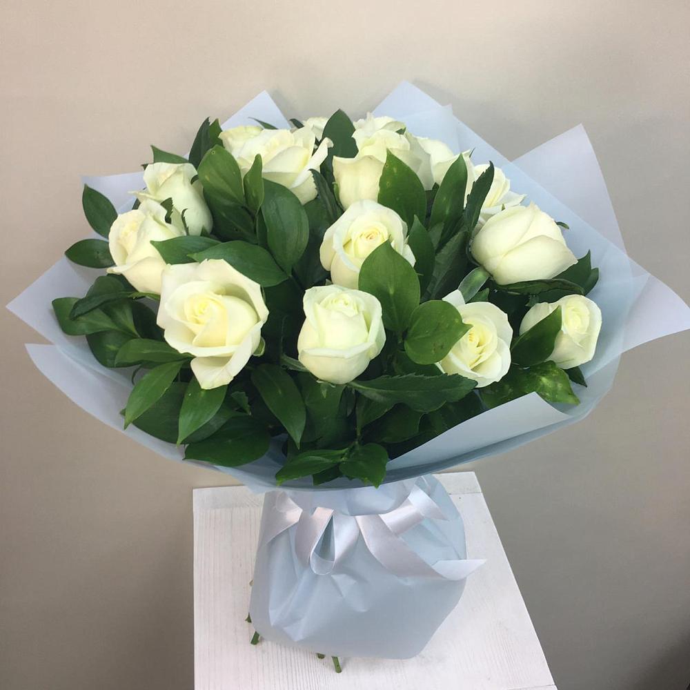 Букет 15 Белых роз Проуд в Славянске-на-Кубани