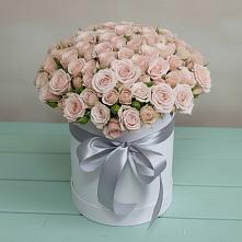 Цветочная композиция из Розы в шляпной коробке в Славянске-на-Кубани