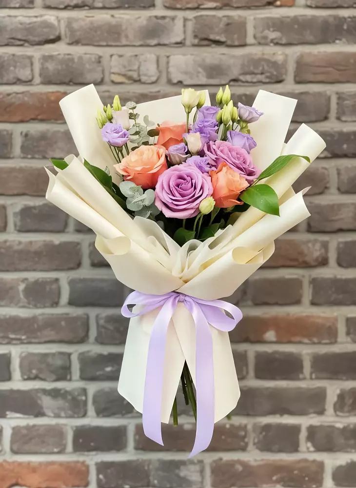 Букет цветов из: Лизиантусы и Розы в Славянске-на-Кубани