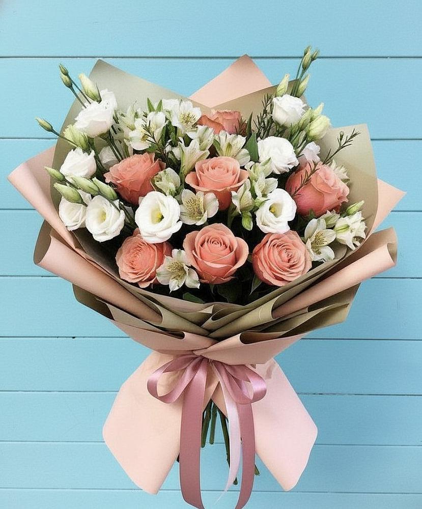 Букет цветов из: Розы, Альстромерии и Лизиантусы в Славянске-на-Кубани