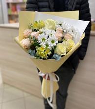 Букет цветов из:  Альстромерии, Розы и Хризантемы в Славянске-на-Кубани