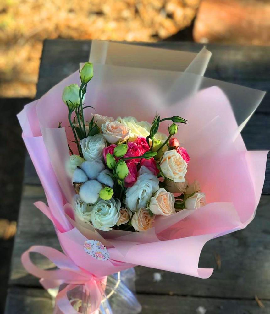 Букет цветов из: Розы и Лизиантусы в Славянске-на-Кубани