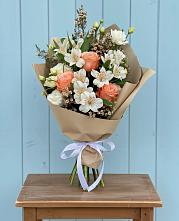 Букет цветов из:  Альстромерии, Лизиантусы, Розы и Хризантемы #REPLACE_PRED# Славянске-на-Кубани