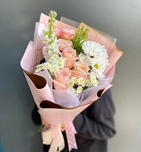 Букет цветов из:  Хризантемы и Розы в Славянске-на-Кубани