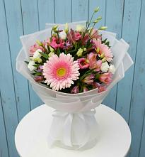 Букет цветов из:  Герберы, Альстромерии и Лизиантусы в Славянске-на-Кубани