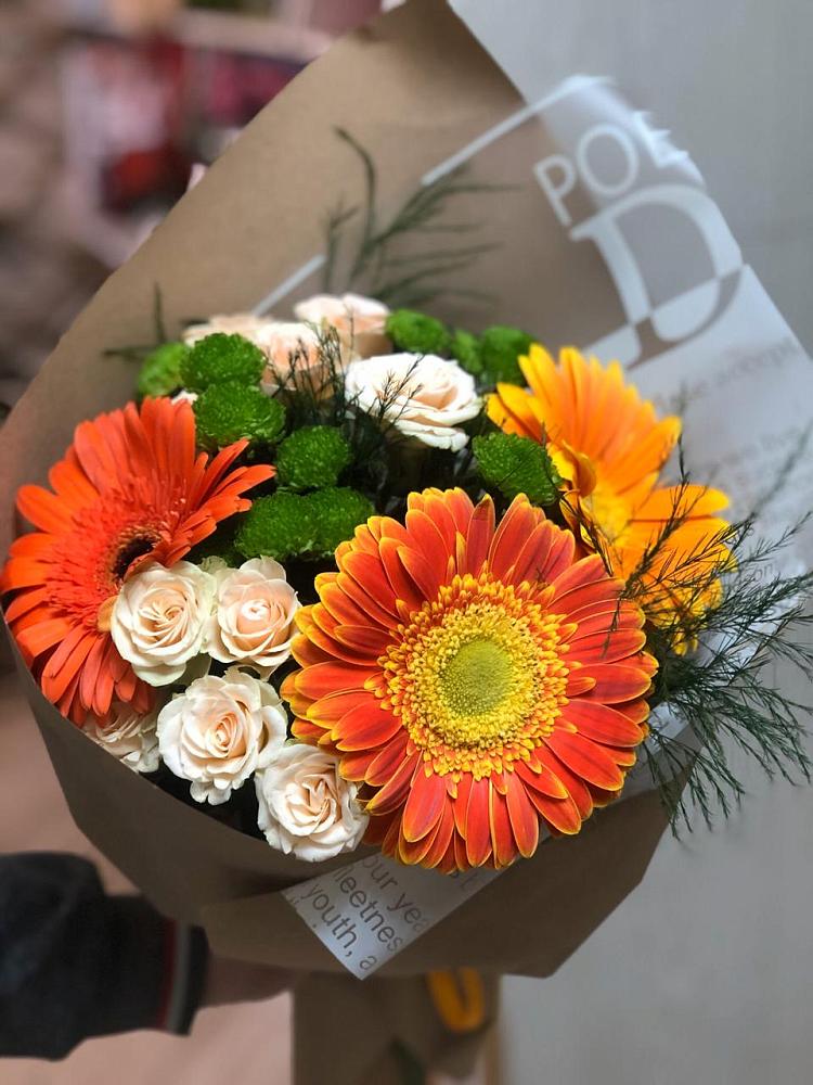 Букет цветов из: Герберы, Хризантемы и Розы в Славянске-на-Кубани