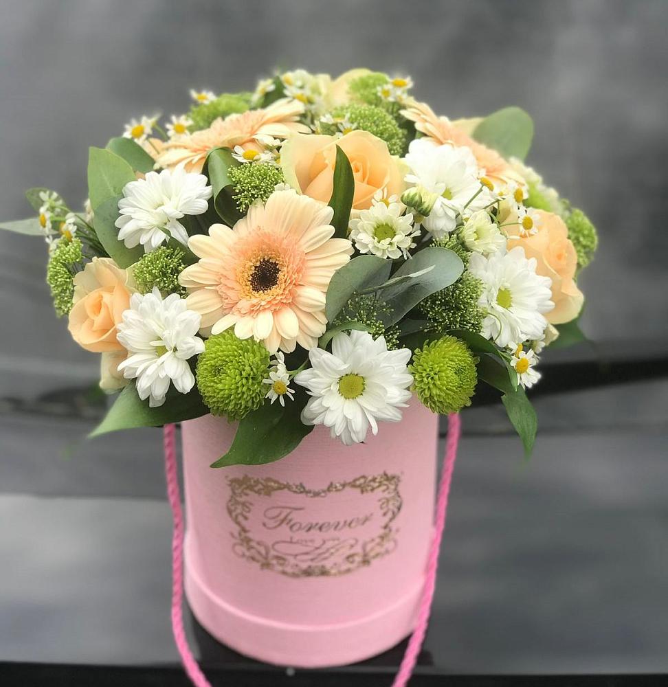 Цветочная композиция из Розы, Герберы и Хризантемы в шляпной коробке в Славянске-на-Кубани